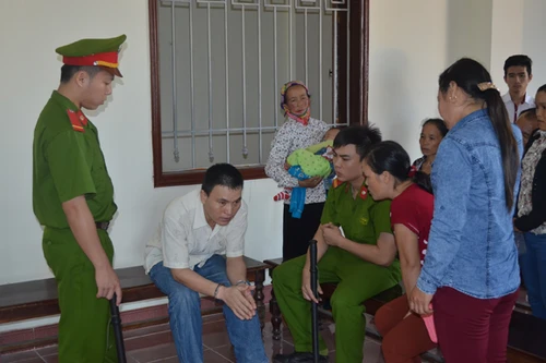 Kẻ ma mãnh cho ma túy vào bao cao su rồi giấu trong hậu môn