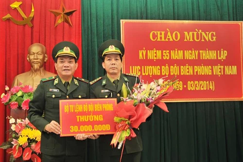 Thưởng “nóng” lực lượng bắt đối tượng vận chuyển gần 5 kg ma túy tổng hợp