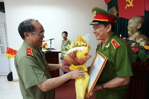 Trao Quyết định nâng lương đối với Thiếu tướng Nguyễn Đức Nghi