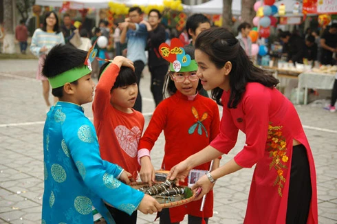 Học sinh Đoàn Thị Điểm tổ chức ngày hội Tết Nhân ái, sẻ chia yêu thương