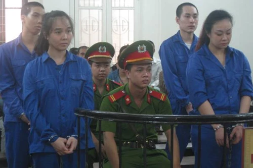 "Bóng hồng" 9X xinh xắn tự biến mình thành "môn đồ" của ma túy