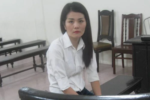 "Má mì" kiêm gái bán dâm giữ thói quen "làm dáng" ngay cả khi… hầu tòa