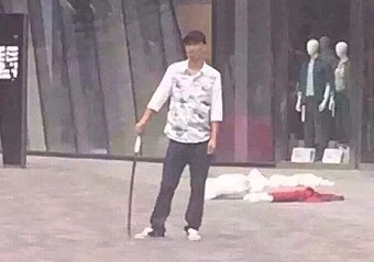 Mới 17 tuổi đã chém người tàn bạo 