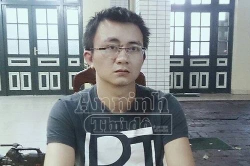 Lại chiêu tung ảnh khoả thân câu khách mua dâm