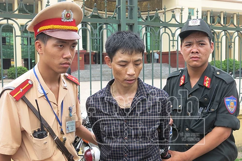 Giấu tay công phá khóa xe máy trong “chỗ kín” hòng qua mặt 141