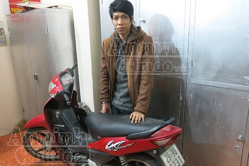 Chiêu cũ: Húc “đít” xe để đồng bọn trộm cắp