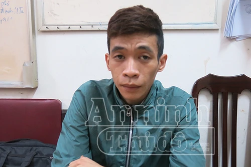 Mang súng bắn bi sắt đi chơi, bị 141 giải lên phường