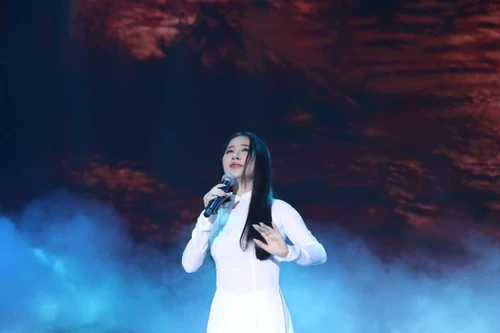 “Ngọc nữ bolero” Tố My lần đầu hát nhạc phim điện ảnh được khen hết lời