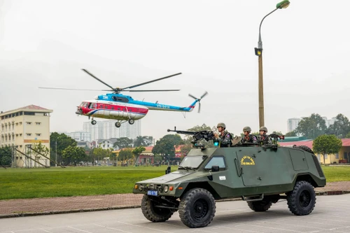 Dàn sao "Chiến sĩ quả cảm" “sốc nặng” trước buổi diễn tập có trực thăng, dàn khí tài hùng hậu
