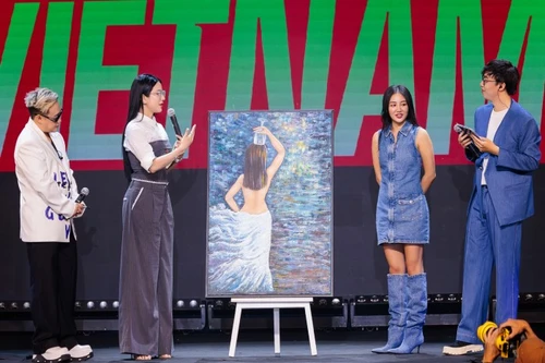 Chồng cũ của Diệp Lâm Anh thắng đấu giá tranh, ủng hộ tiền để người dân khắc phục hậu quả thiên tai