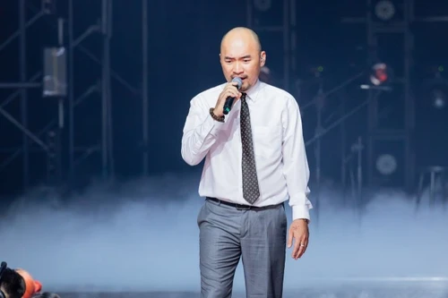 Tiến Luật phủ sóng mạng xã hội, tuyên bố "yêu vợ nhất" trên sóng truyền hình