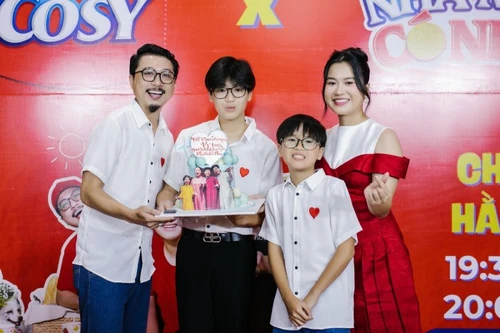 Lâm Vỹ Dạ - Hứa Minh Đạt xúc động khi cùng con quay hình "Nhà mình có nhau" 