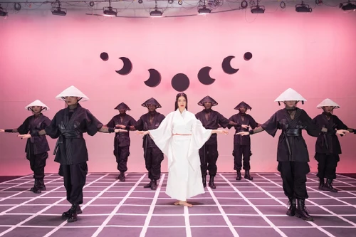 Sau "Trái tim yêu thương", Á hậu Thuý Vân lại có MV "Trái tim yếu đuối"