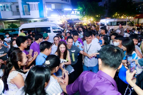 “Lật mặt 8” của Lý Hải tổ chức cinetour lắng nghe và tri ân khán giả