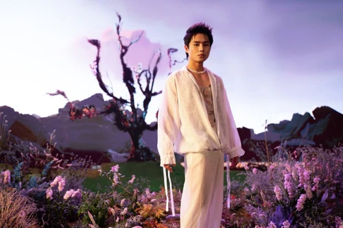 Tăng Duy Tân vừa trở lại với “Cắt đôi nỗi sầu” đã khuấy đảo các bảng xếp hạng 