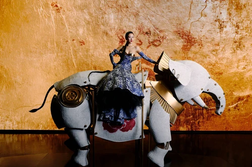 Văn Mai Hương gây tò mò khi tiết lộ bộ đôi sản phẩm mới