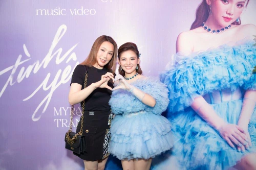 Hồ Quỳnh Huơng tái xuất tại sự kiện để ủng hộ học trò Myra Trần ra mắt MV mới