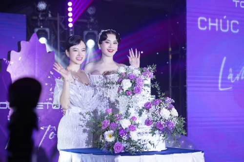 Angela Phương Trinh cùng dàn sao Việt rạng rỡ mừng Lâm Khánh Chi "lên chức"