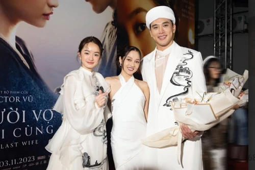 Kaity Nguyễn che mắt khi xem cảnh “nóng” của chính mình