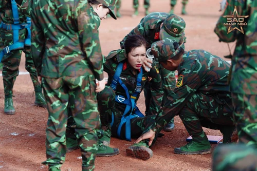 Minh Tú nhập viện sau khi rời “Sao nhập ngũ”