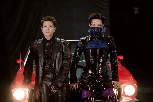 Quân A.P rủ Pháp Kiều “cháy” hết mình trong MV "Falling with you"