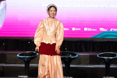 Phương Mỹ Chi "lột xác" hoàn toàn từ âm nhạc đến hình ảnh trong "Vũ trụ có anh" 