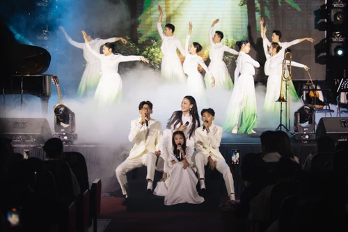 Ấm áp đêm nhạc từ thiện “Children For Children: Bàn tay nhỏ - Trái tim lớn”