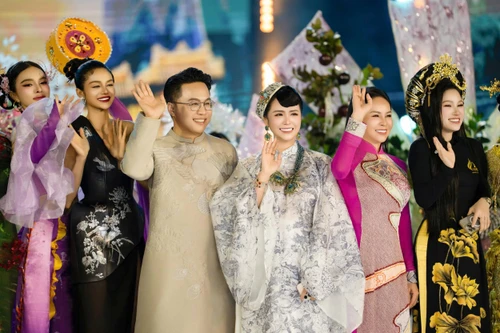 NTK Thanh Hương Bùi gây ấn tượng mạnh khi ngồi ghế nóng Miss Grand Vietnam 2025