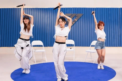 Ca sĩ Thu Phương tự nhận không theo kịp xu hướng, nhờ Phạm Lịch, Uyên Linh cứu