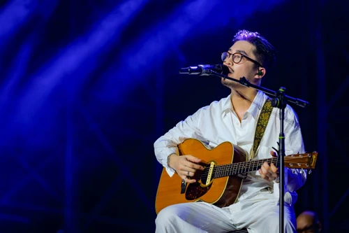 Vũ tiếp tục mang concert solo lớn nhất 2024 đến khán giả quốc tế