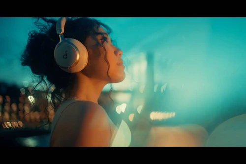 CeCe Trương tung MV mở màn cho hành trình thay đổi 