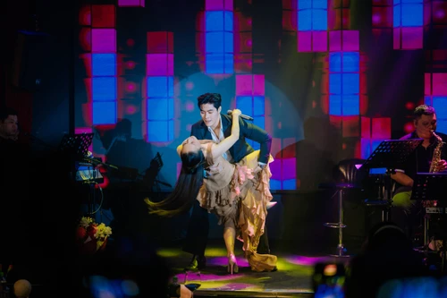 MC - Ca sĩ Hoài Trinh tổ chức minishow “Son” mừng sinh nhật 