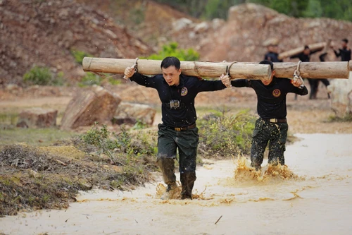 Binz lần đầu nhập cuộc, Liên Bỉnh Phát nói lời chia tay "Chiến sĩ quả cảm"