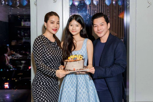 Trương Ngọc Ánh – Trần Bảo Sơn thân thiết bên nhau mừng sinh nhật con gái 