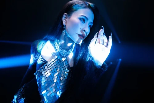 Hà Nhi “chơi lớn”, tung MV hoành tráng thứ 2 cho “Ai lau đôi mi hoen”