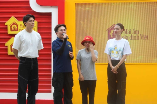 "Mái ấm gia đình Việt": Gần 800 triệu đồng được trao trong ngày ghi hình đầu tiên tại Đà Nẵng 