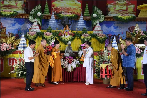 Tái khởi công chế tác bảo tượng Phật ngọc Thích Ca Mâu Ni nặng 16 tấn, lớn nhất thế giới