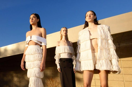 Bộ sưu tập Xuân Hè 2023 của Công Trí lấy cảm hứng từ những đóa hoa nở trên sa mạc