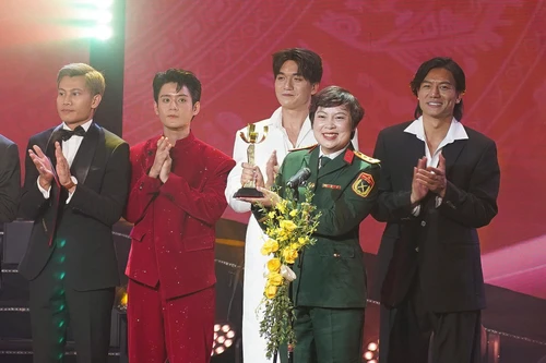 “Mưa đỏ” nhận “mưa” giải thưởng tại Liên hoan Phim Việt Nam lần thứ 24