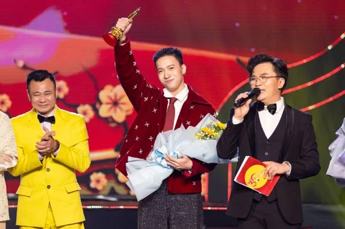 S.T Sơn Thạch nhận giải Mai Vàng, khép lại một năm thăng hoa