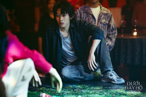 Kay Trần sáng tạo ngoài kịch bản, mang “hồn” cho Trung trong "Dưới đáy hồ"