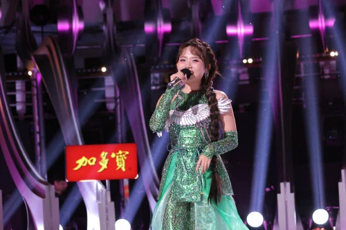 Phương Mỹ Chi khoe giọng "khủng" tại SING! ASIA, chiến thắng ngoạn mục với "Rock hạt gạo"