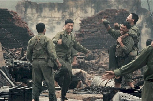 “Mưa đỏ” cán mốc doanh thu 100 tỷ chỉ sau 3 ngày công chiếu 