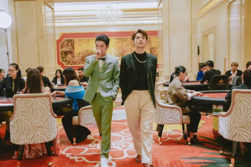 Mạc Văn Khoa đối đầu Anh Tú trong bộ phim Tết "Siêu lừa gặp siêu lầy"