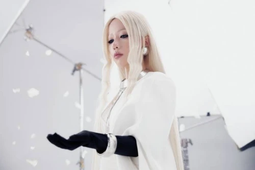 Phùng Khánh Linh ra MV mở màn cho 2025