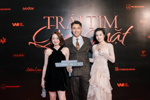 Dàn sao “Tử chiến trên không” hội ngộ tại thảm đỏ ra mắt phim “Trái tim què quặt”