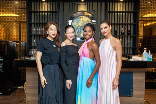 Không như lời đồn, Trương Ngọc Ánh thân thiết bên hoa hậu Phương Khánh