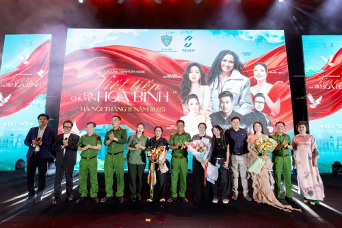 “Viết tiếp câu chuyện hòa bình”: Mang âm nhạc đến với người lính