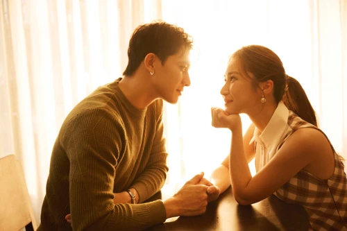 Hương Tràm quay trở lại đường đua V-Pop bằng sở trường của mình