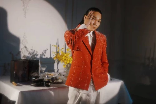 Rapper Wowy xuất hiện với hình ảnh mới lạ, chia sẻ về kế hoạch tái xuất trong năm 2025